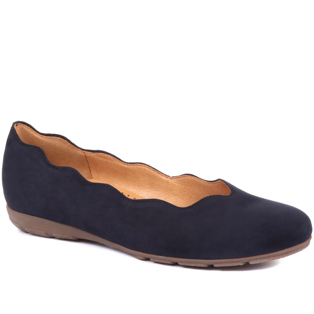 Resist Suede Scalloped Pumps - GAB34513 / 320 522